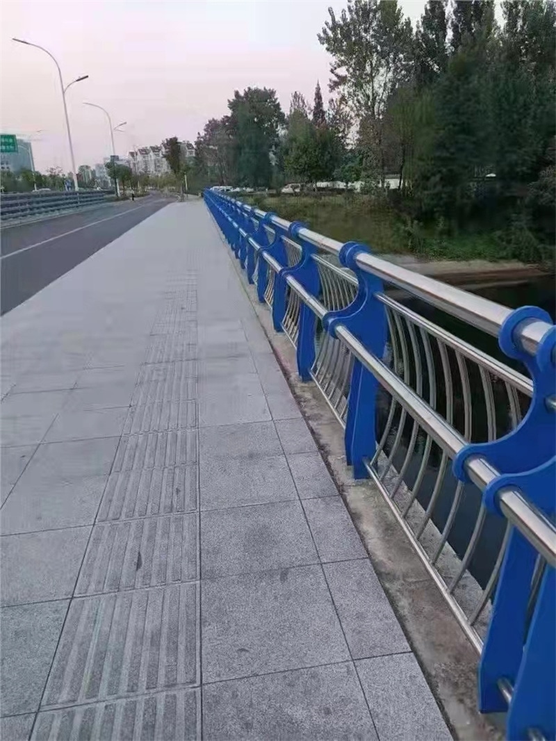 不銹鋼復(fù)合管護欄